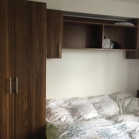 Premium Waterside Apartment Londen Buitenkant foto
