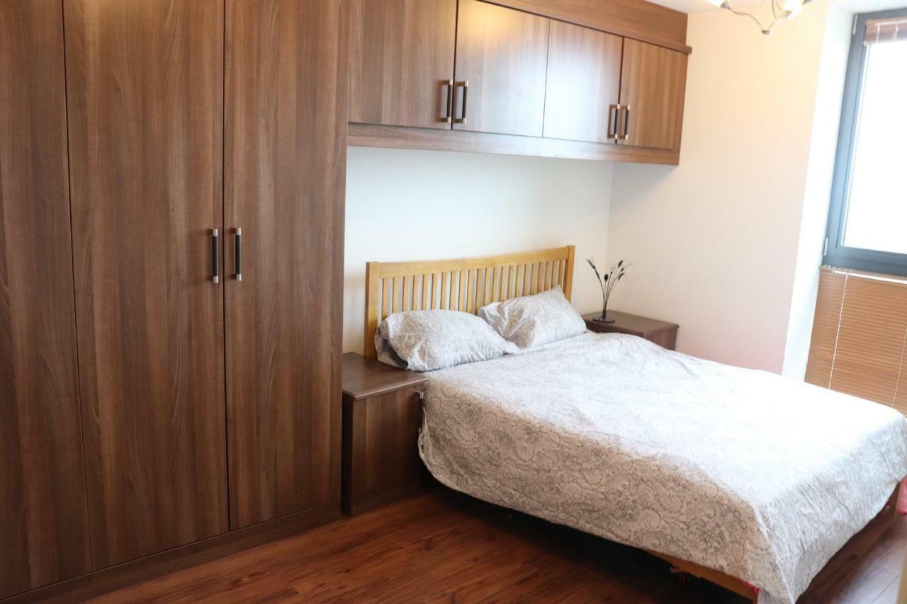 Premium Waterside Apartment Londen Buitenkant foto